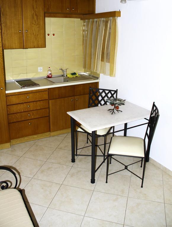 Alisachni Apartamento Livadi  Exterior foto